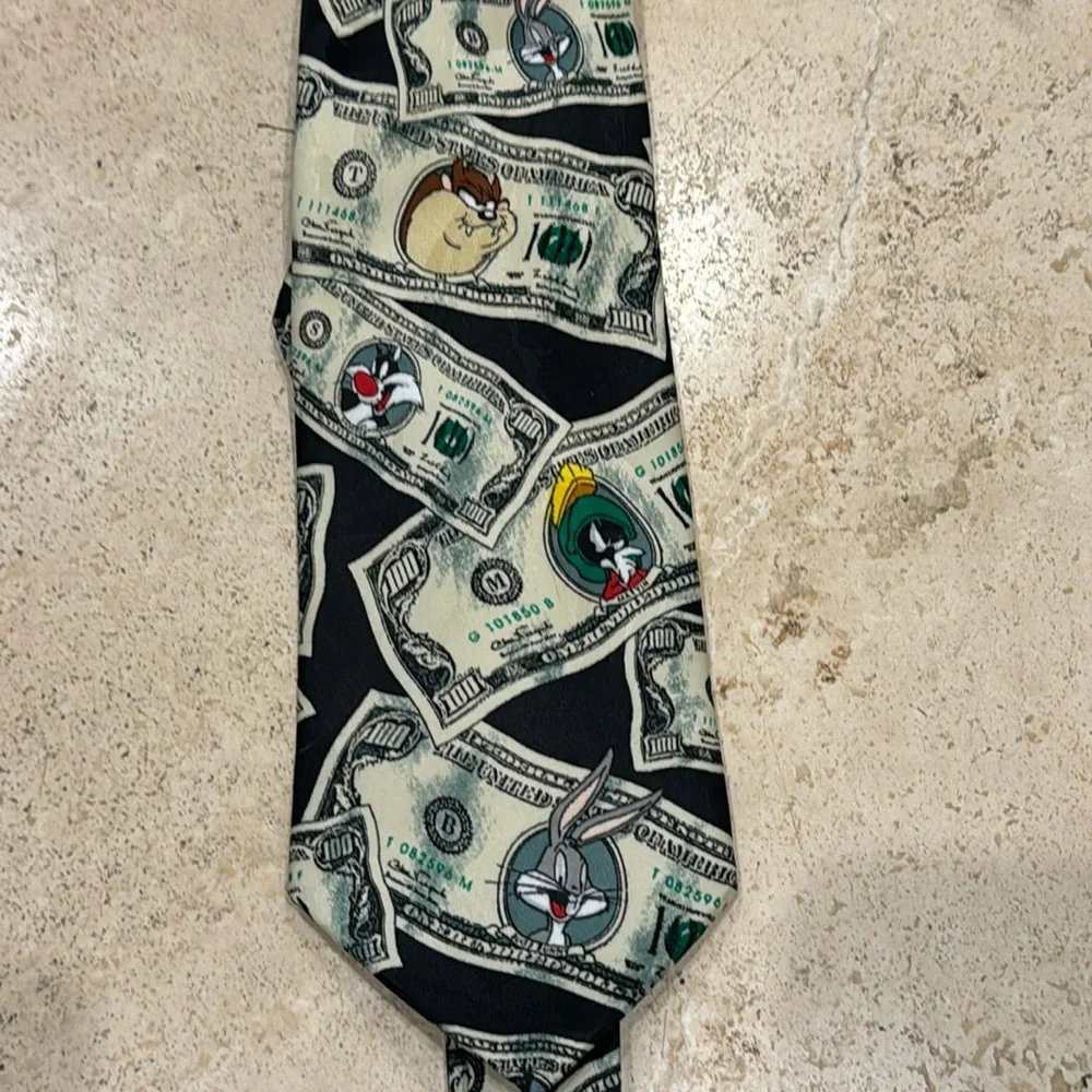 Looney Tunes Mania Tie 100% polyester